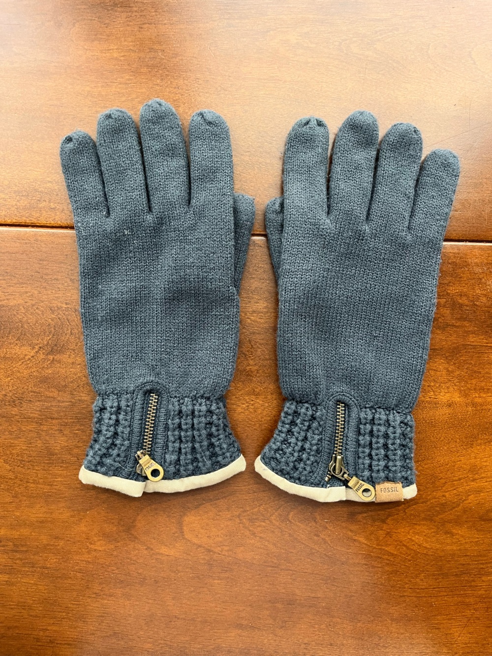 Fossil Men’s Charcoal Knit Gloves with Gold Zip Detail